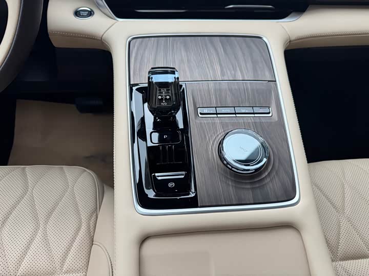 Фото 12 - Geely Monjaro