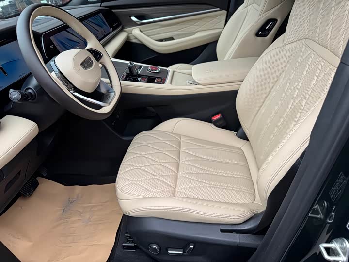 Фото 14 - Geely Monjaro