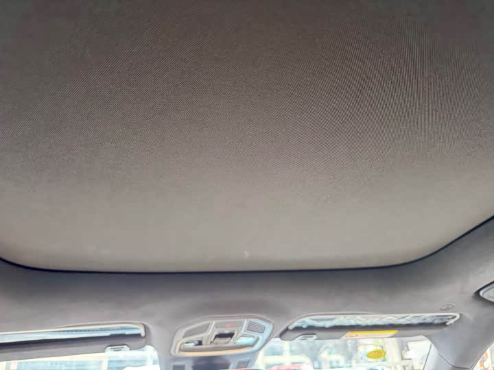 Фото 17 - Geely Monjaro