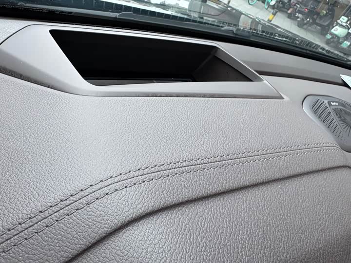 Фото 9 - Geely Monjaro