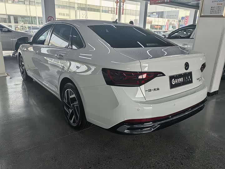 Фото 3 - Volkswagen Sagitar L