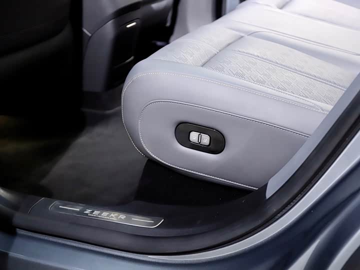 Фото 19 - Zeekr 7X