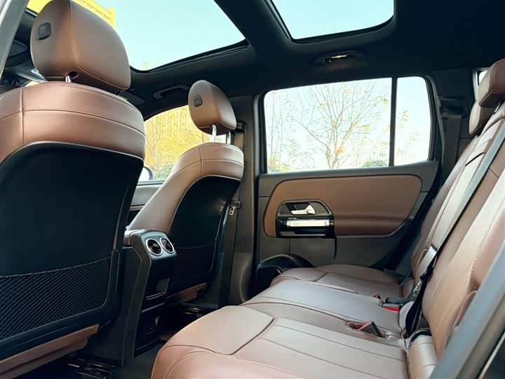 Фото 10 - Mercedes-Benz GLB-Class