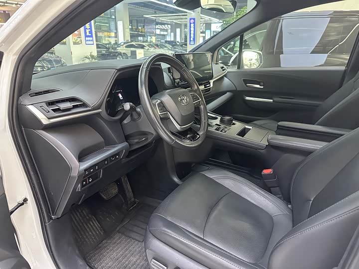 Фото 10 - Toyota Sienna