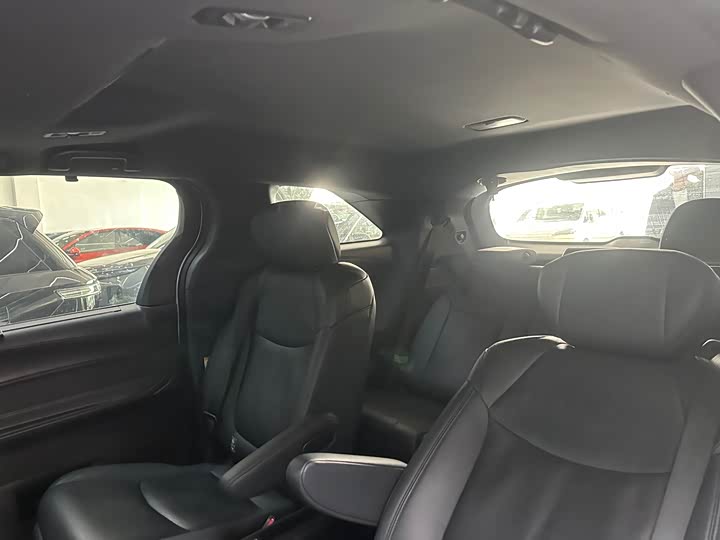 Фото 15 - Toyota Sienna