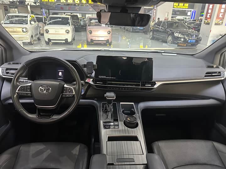 Фото 16 - Toyota Sienna