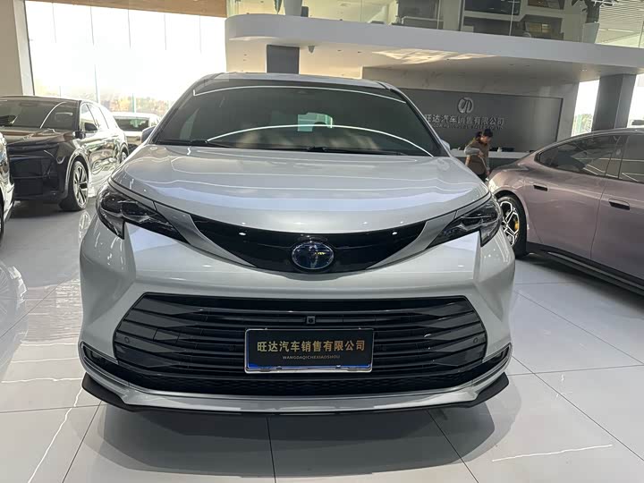 Фото 2 - Toyota Sienna