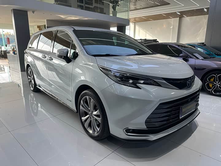 Фото 3 - Toyota Sienna