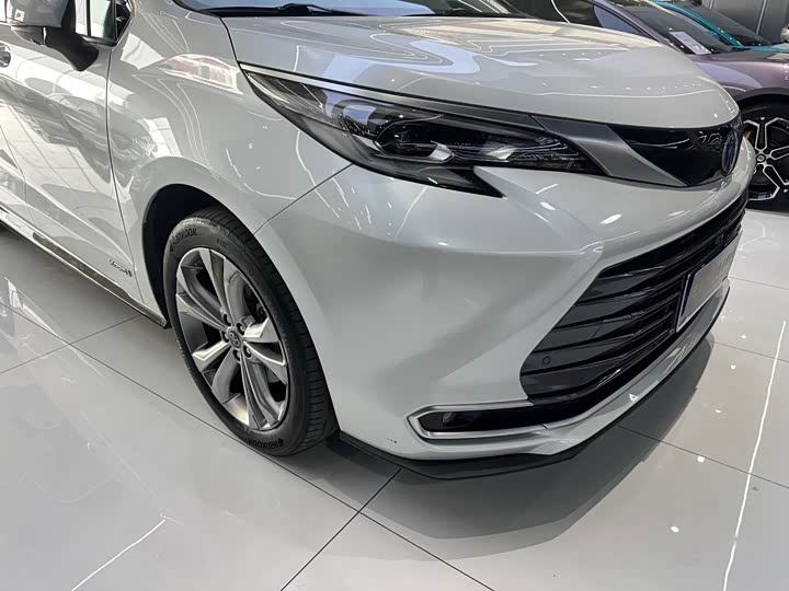 Фото 4 - Toyota Sienna