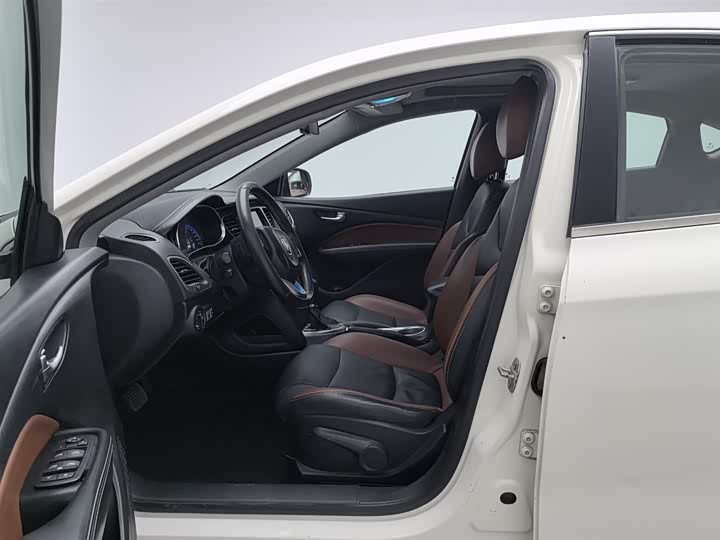 Фото 10 - Kia K5