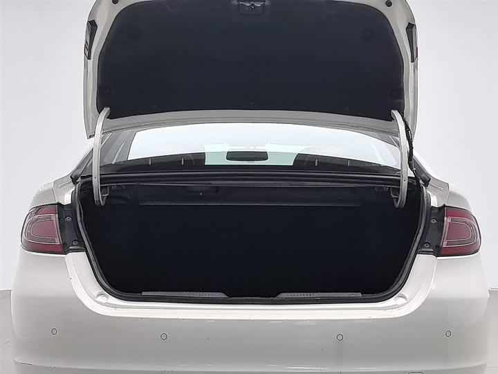 Фото 16 - Kia K5