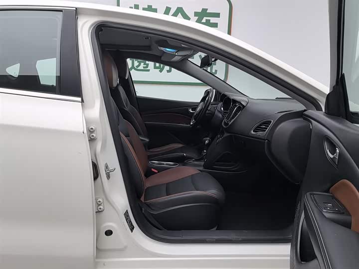 Фото 23 - Kia K5