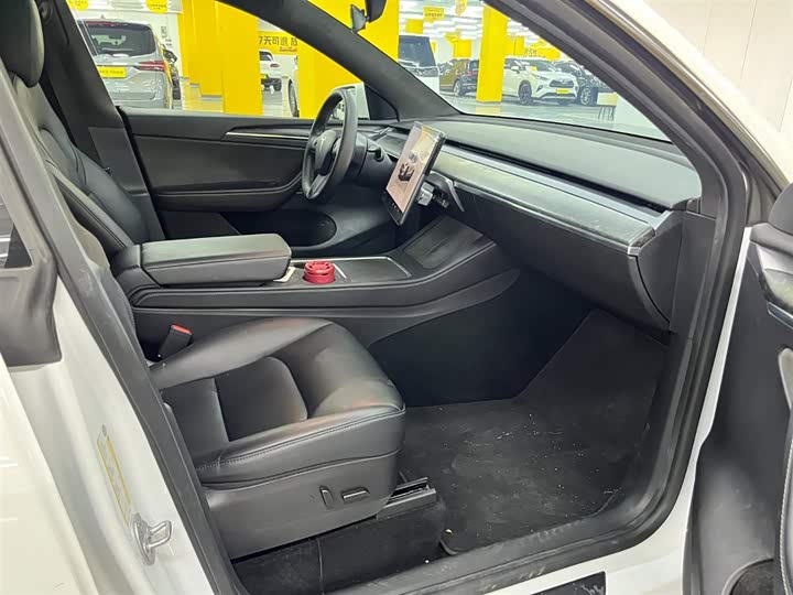 Фото 8 - Tesla Model Y