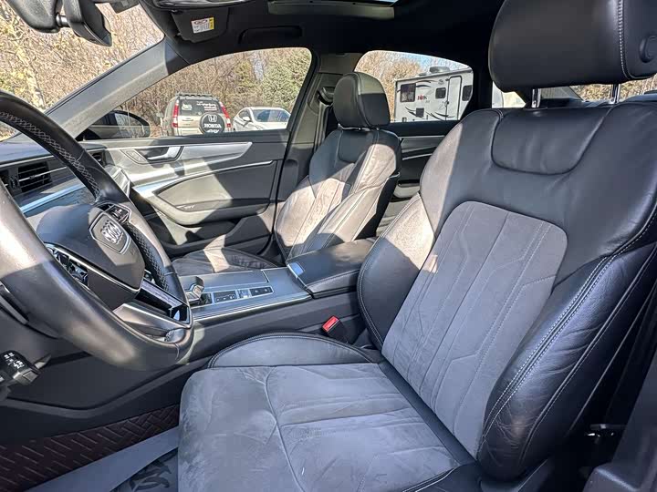 Фото 12 - Audi A6L