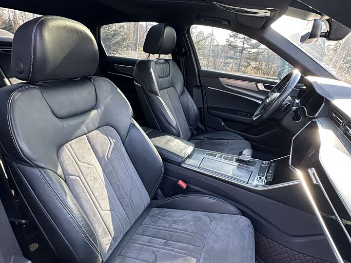 Фото 13 - Audi A6L