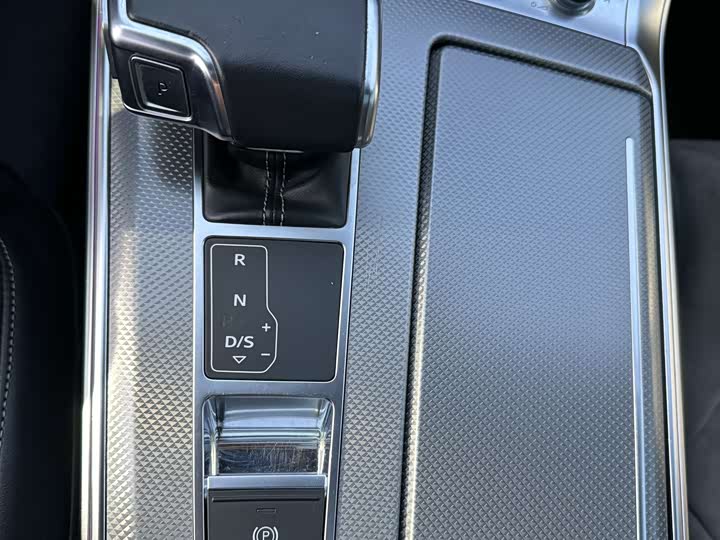 Фото 7 - Audi A6L