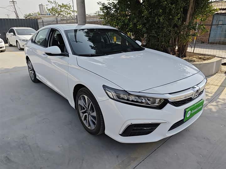 Фото 4 - Honda Inspire