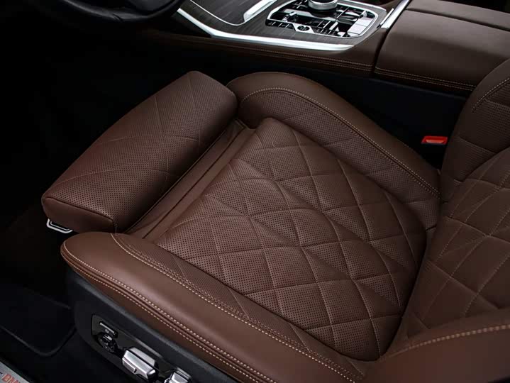 Фото 13 - BMW X7