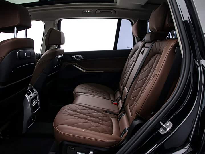 Фото 14 - BMW X7