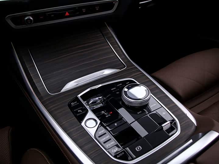 Фото 9 - BMW X7