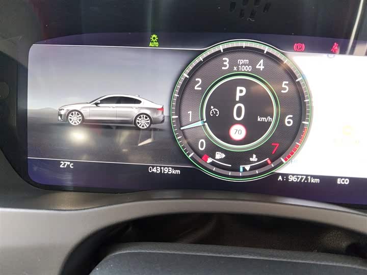 Фото 12 - Jaguar XE L