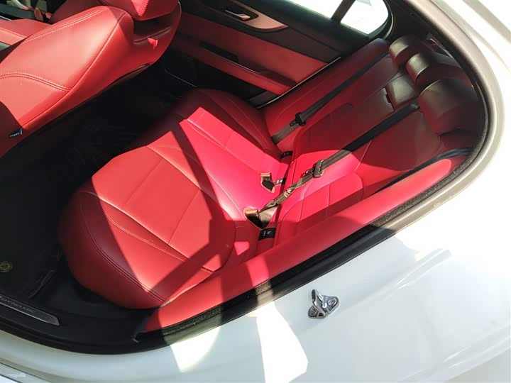 Фото 17 - Jaguar XE L