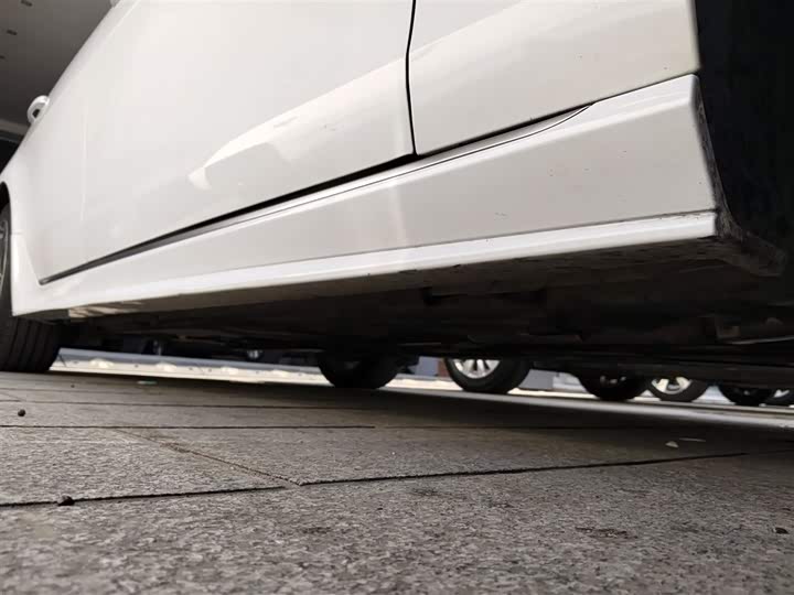 Фото 21 - Jaguar XE L