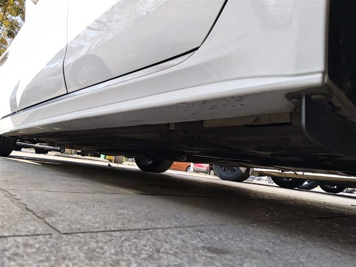 Фото 22 - Jaguar XE L