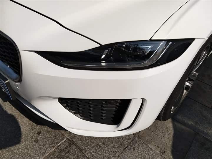 Фото 24 - Jaguar XE L