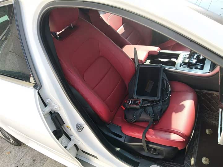 Фото 25 - Jaguar XE L