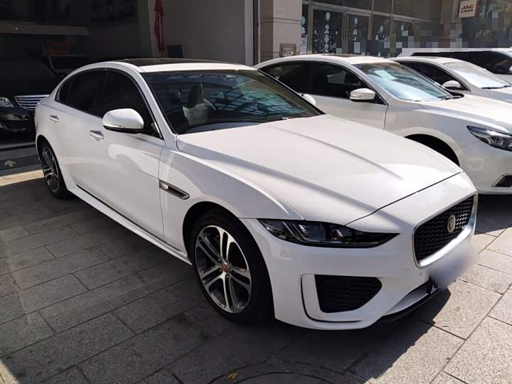 Фото 4 - Jaguar XE L