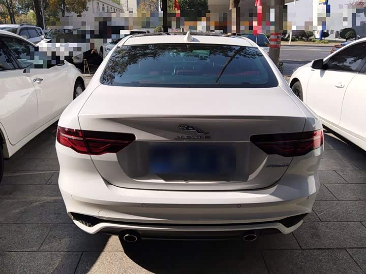 Фото 6 - Jaguar XE L