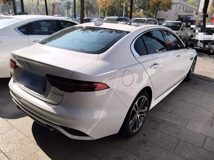 Фото 7 - Jaguar XE L
