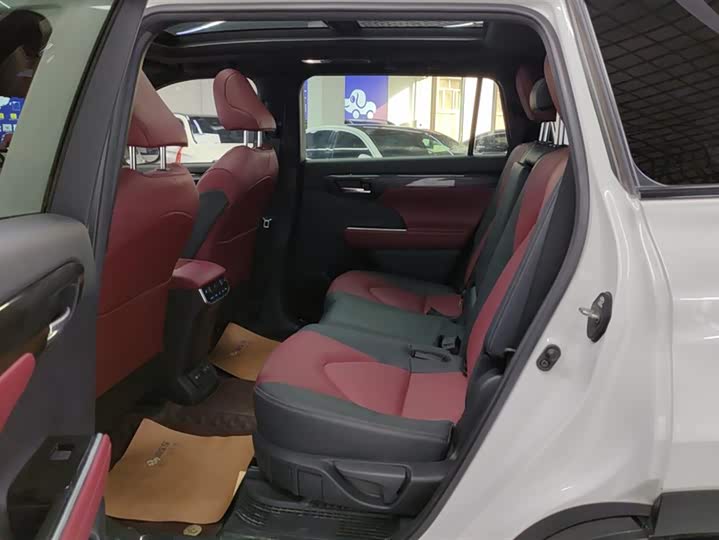 Фото 11 - Toyota Crown Kluger