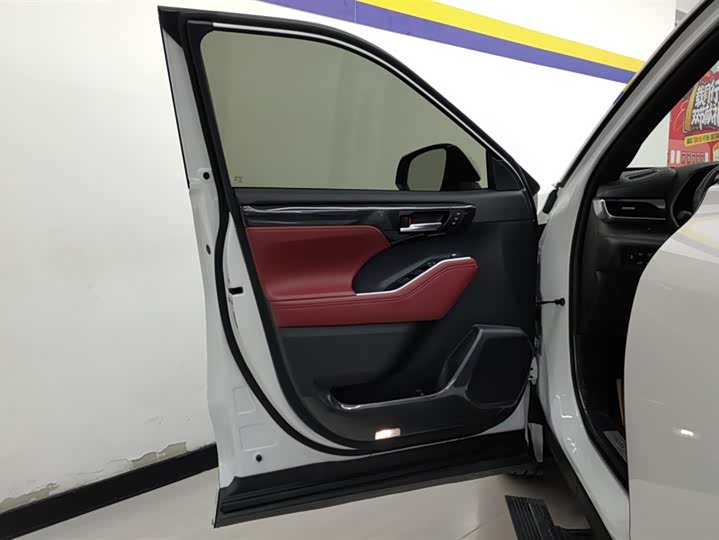 Фото 7 - Toyota Crown Kluger