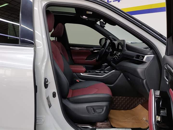 Фото 8 - Toyota Crown Kluger