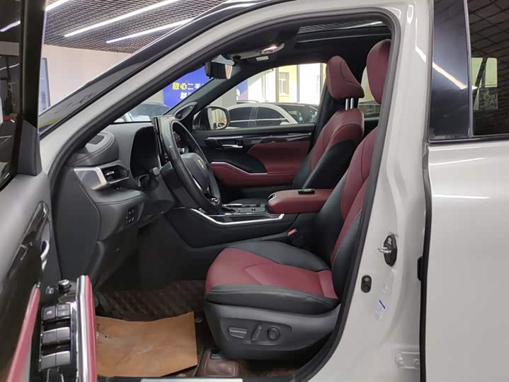 Фото 9 - Toyota Crown Kluger