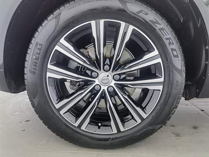 Фото 17 - Volvo XC60