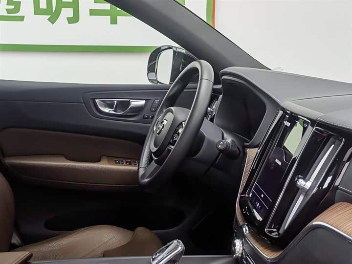 Фото 22 - Volvo XC60