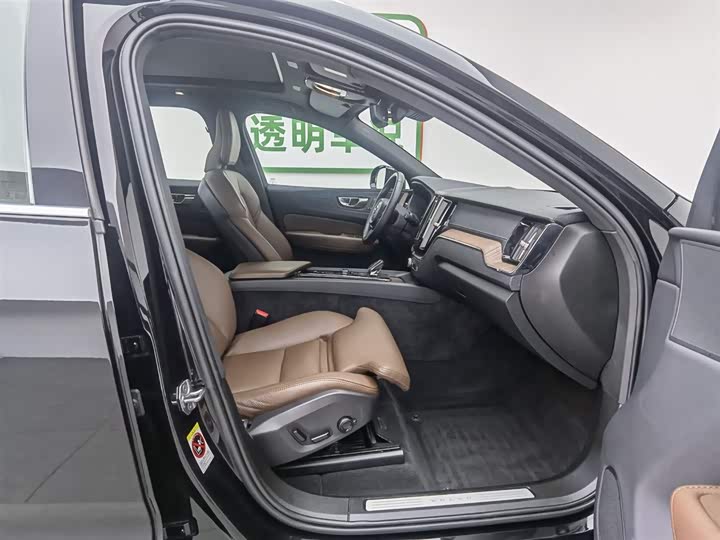 Фото 23 - Volvo XC60