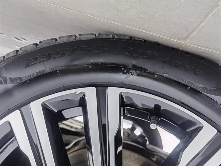 Фото 24 - Volvo XC60