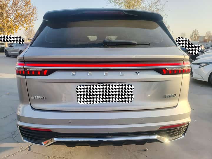 Фото 10 - Geely Monjaro