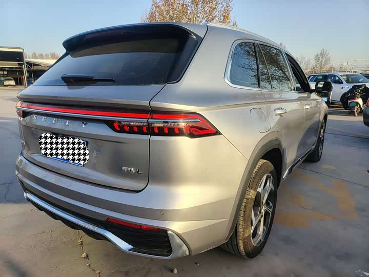 Фото 11 - Geely Monjaro