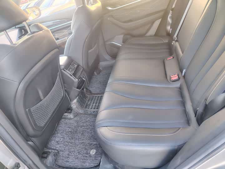 Фото 8 - Geely Monjaro