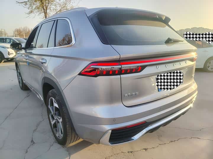 Фото 9 - Geely Monjaro