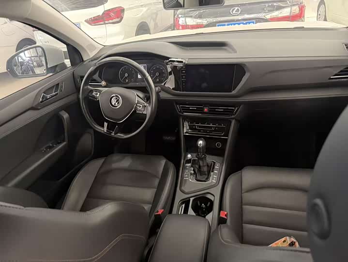 Фото 6 - Volkswagen Tharu