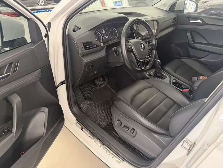 Фото 7 - Volkswagen Tharu