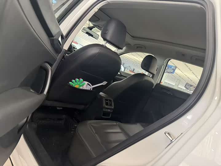 Фото 8 - Volkswagen Tharu