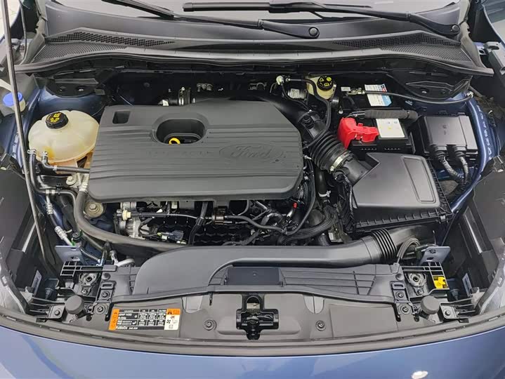 Фото 10 - Ford Escape