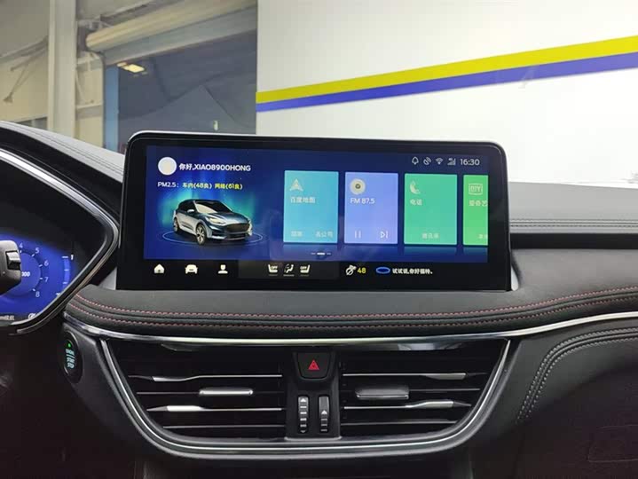 Фото 13 - Ford Escape